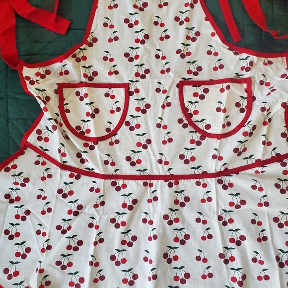 Apron covered in Cherries. NEW with Tags. Great Hostess gift! - Picture 4 of 6